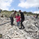 تصعيد الخليل والأغوار: استشهاد طفل وهدم مدرسة يثيران المخاوف