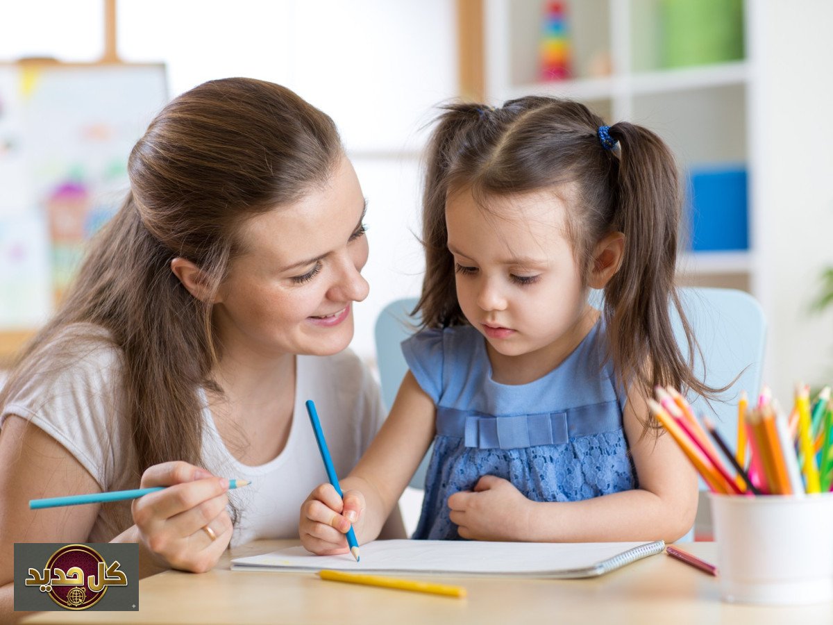 الأم الهليكوبتر: كيف تقتل الحماية الزائدة استقلالية طفلك وتصنع شخصية مهزوزة؟