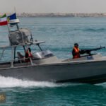 استراتيجية مضيق هرمز: أسطول البعوض الإيراني وإرباك البحرية العالمية