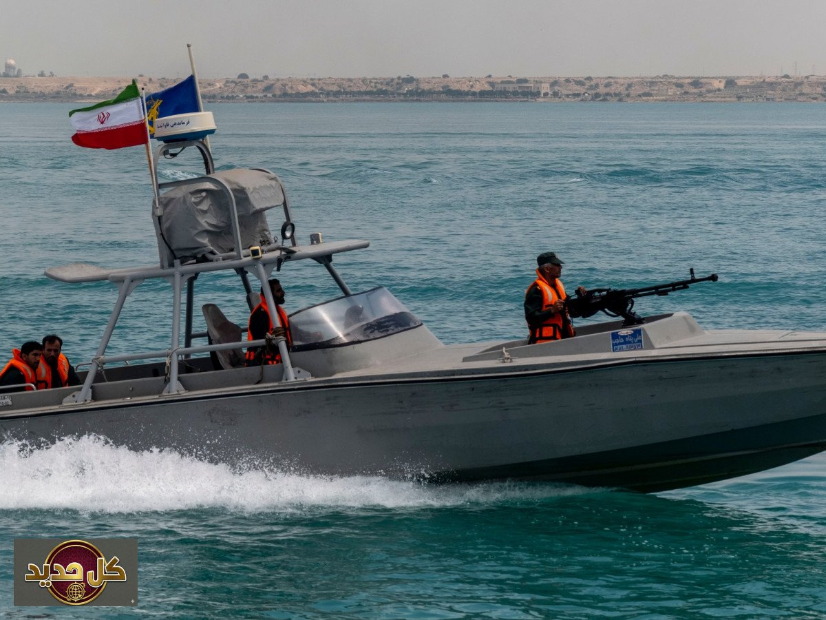 استراتيجية مضيق هرمز: أسطول البعوض الإيراني وإرباك البحرية العالمية