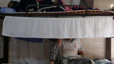 أزمة السجناء في إيران: خطر مزدوج يهدد الآلاف وسط تحذيرات حقوقية