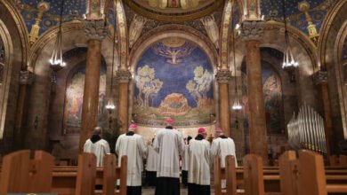 مسيحيو إسرائيل: هآرتس تكشف جدلاً في سياسات نتنياهو تجاه الطوائف