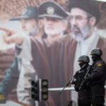 تفاصيل وضع مجتبى خامنئي الصحي وتداعياته على قيادة إيران