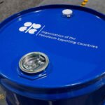 أسعار النفط: ذروة شهرية وتوترات هرمز وانسحاب الإمارات من أوبك