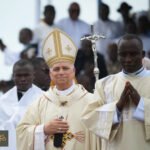البابا في أنغولا: ليو الـ14 يواصل جولته الأفريقية الحاسمة