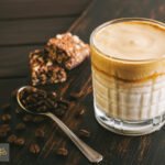 قهوة البروتين: هل أصبحت جزءًا أساسيًا من روتيننا الصباحي أم مجرد هوس جديد؟