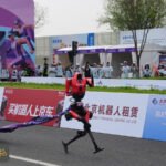 تحدي الروبوتات يذهل بكين: الآلة تتفوق على الإنسان في سباق الماراثون