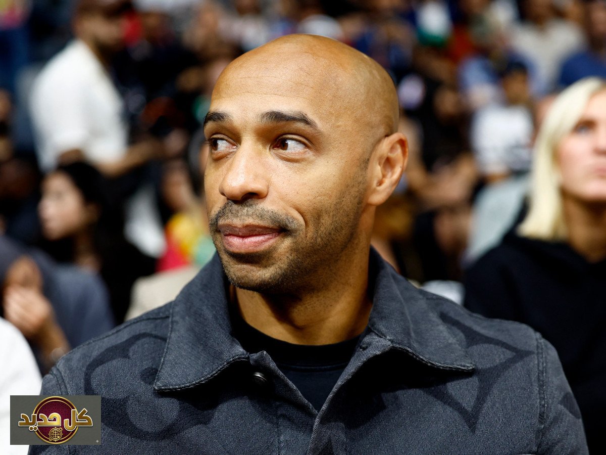 روي جونز هنري: أسطورة الملاكمة يتحدى ملك كرة القدم في نزال استعراضي