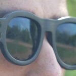 نظارة ذكية للمكفوفين: ثورة بريطانية تعيد البصر والأمل