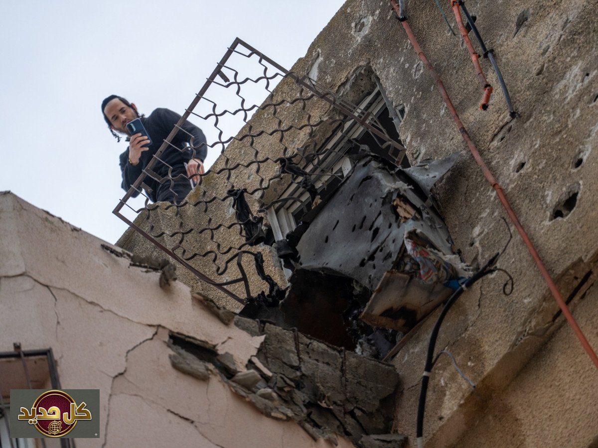 هجوم صاروخي تل أبيب: 5 جرحى في بني براك وأضرار واسعة بعد قصف عنقودي