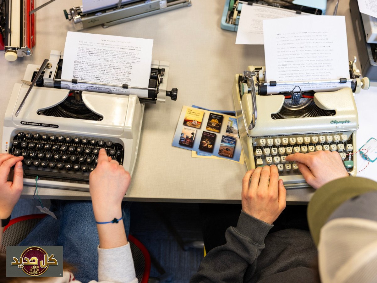 الآلة الكاتبة والذكاء الاصطناعي: منهج كورنيل الجديد لمواجهة تحديات الكتابة الرقمية