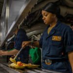 استهلاك البيض اليومي: رقم صادم لجنود حاملات الطائرات الأمريكية في الشرق الأوسط