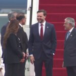 مفاوضات أمريكا وإيران: تفاؤل حذر في إسلام آباد مع وصول الوفد الأمريكي