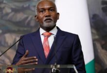 استقالة يوسف توغار: وزير خارجية نيجيريا يتنحى مبكراً وسط تكهنات سياسية