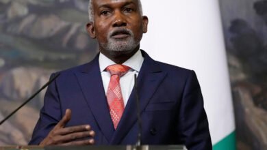 استقالة يوسف توغار: وزير خارجية نيجيريا يتنحى مبكراً وسط تكهنات سياسية