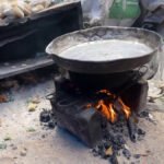 شح الغاز في غزة يدفع النازحين لحرق البلاستيك والقماش للطهي