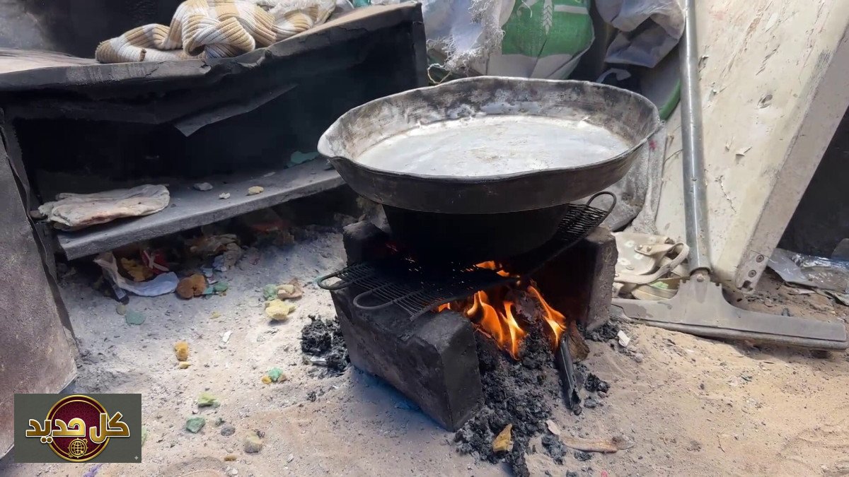 شح الغاز في غزة يدفع النازحين لحرق البلاستيك والقماش للطهي