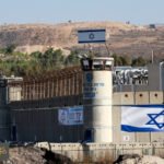 انتهاكات جنسية فلسطين: كاتب أمريكي يفضح صمت العالم حيال سجون إسرائيل