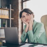إرهاق العمل: حقيقة التغيرات التي تطرأ على ملامحك بعد يوم طويل