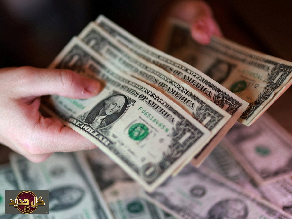 سعر الدولار يتأرجح قرب أدنى مستوى في 10 أيام وسط اتفاق واشنطن والين المفاجئ