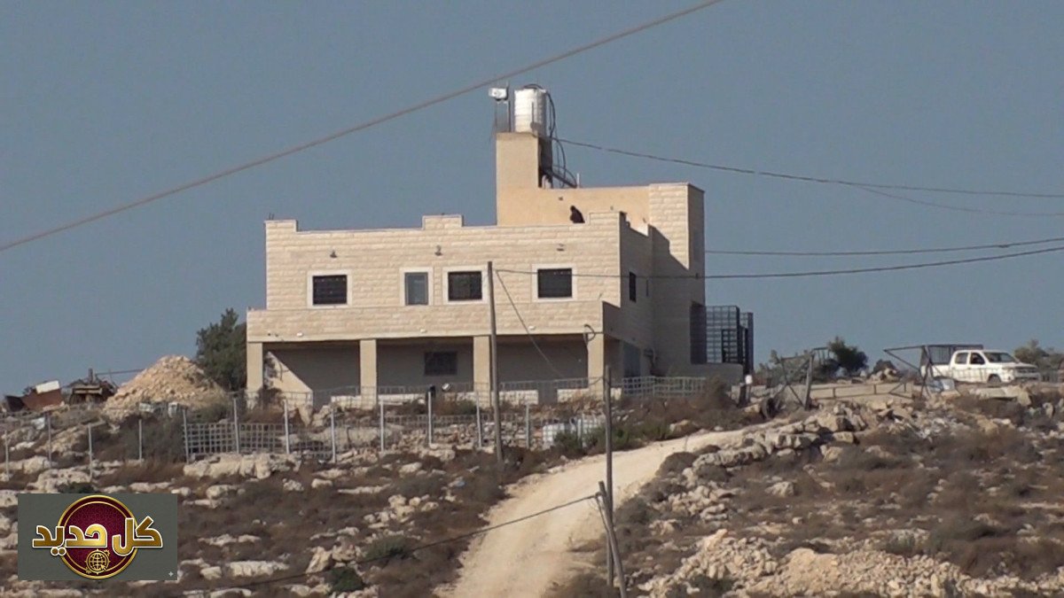 نزوح عائلة فلسطينية من منزلها في جالود تحت التهديد
