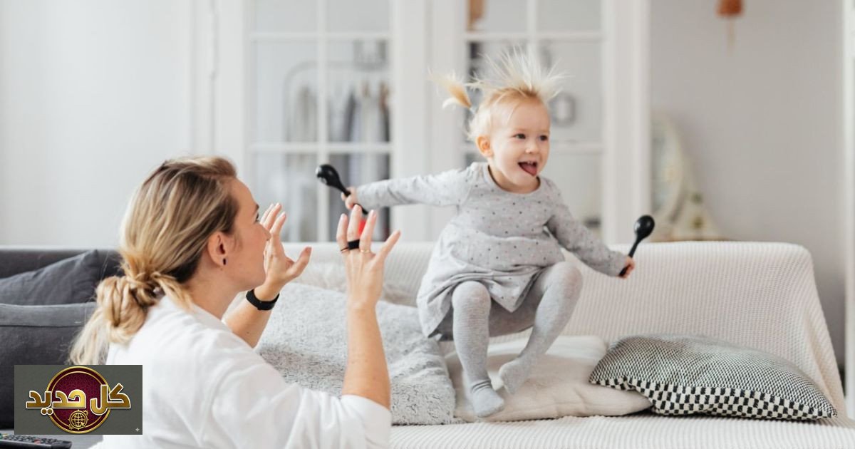 سلوك الطفل: الدندنة والضحك والثرثرة.. إشارات خفية لمشاعر أبنائك