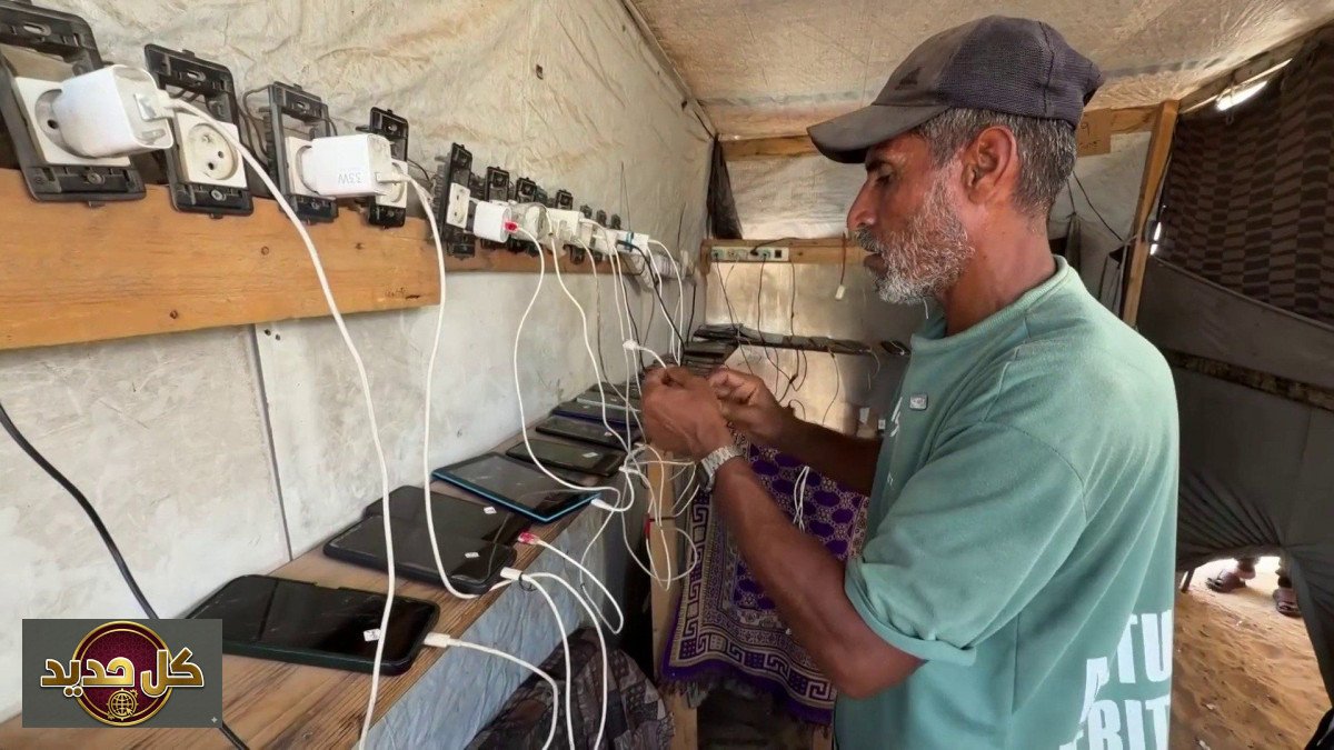 الطاقة الشمسية غزة: كيف تحولت أزمة الكهرباء إلى فرصة رزق للنازحين