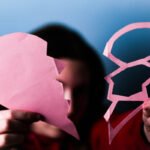عبارات بعد الانفصال: 8 جمل قد تؤذيه أكثر من مواساتك