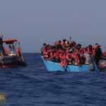 مأساة غرق مهاجرين ليبيا: 7 قتلى و50 ناجياً قبالة السواحل الليبية