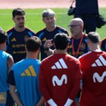 روح الفريق الإسباني: دي لا فوينتي يكشف سر نجاح المنتخب وقيمه الإنسانية