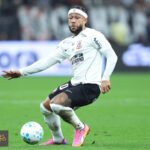 ديباي كورينثيانز: النجم الهولندي يتوعد بالرد بقوة بعد «خرق» اتفاق العقد