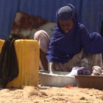 معاناة النازحين مقديشو: إغلاق 200 مرفق صحي يفاقم الأزمة الإنسانية
