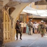 الخليل القديمة: كيف تهدد الإغلاقات هوية وتاريخ المدينة؟