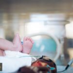 قصة استثنائية: ولادة توأم متوفاة في مصر تُشعل النقاش الطبي والإنساني